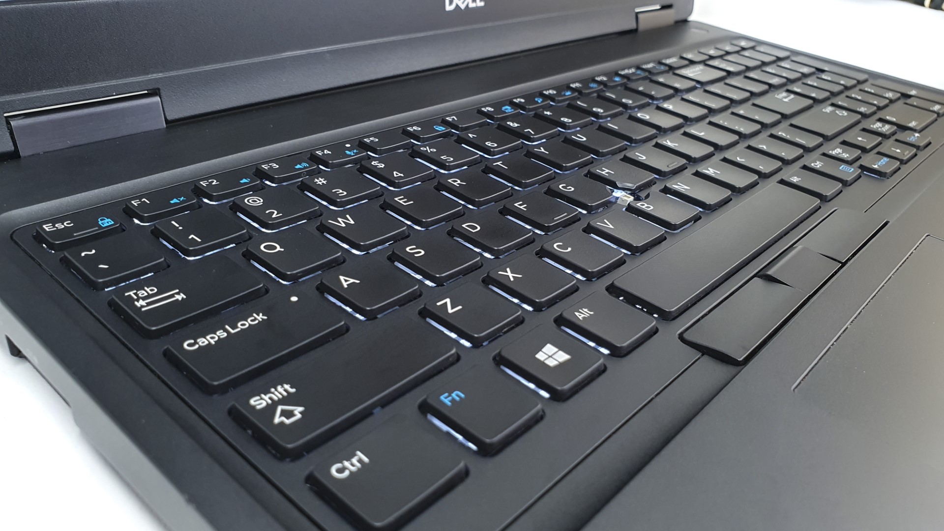 15.6" Dell Latitude 5590 laptop - i5 8th Gen, 8GB RAM, 1TB HDD - Thunder Store