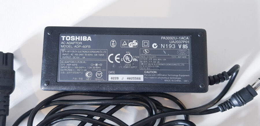 GENUINE TOSHIBA CHARGER 15V 4A - Image 2